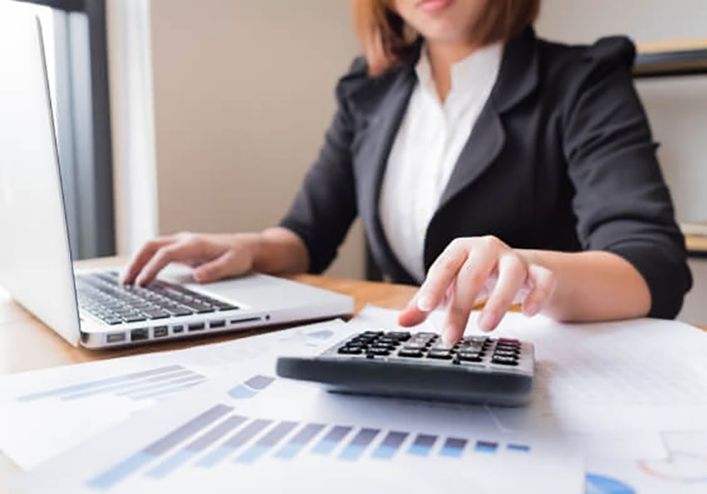 Neda Molhasini's accounting services in Newmarket